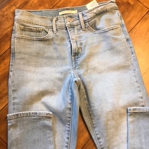 Levi’s Shaping Skinny 311